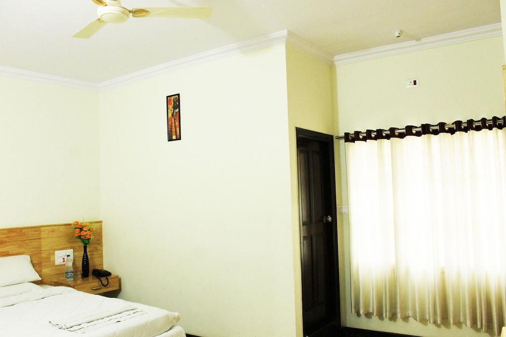 Oyo 1900 Hotel Olive Residency Mysore Room photo