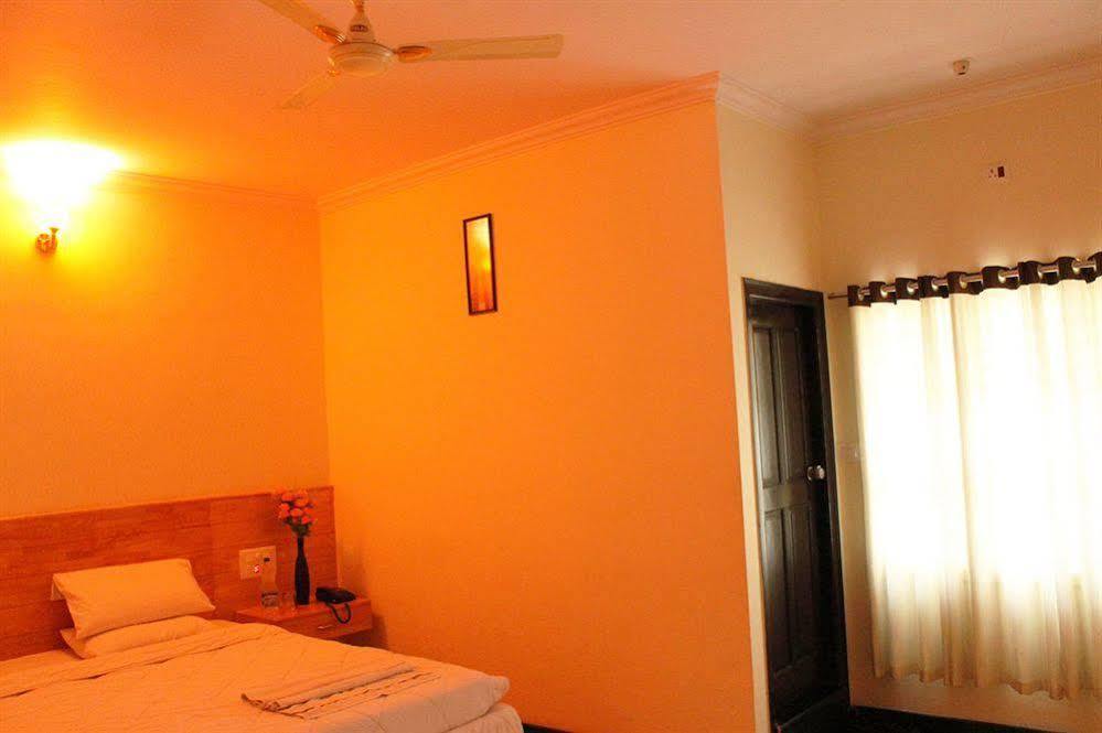 Oyo 1900 Hotel Olive Residency Mysore Exterior photo